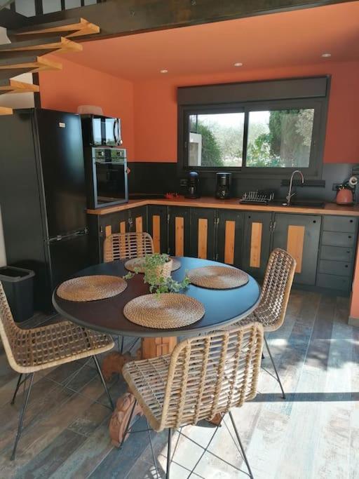 Gite Cosy Au Coeur Du Luberon Lagnes 外观 照片